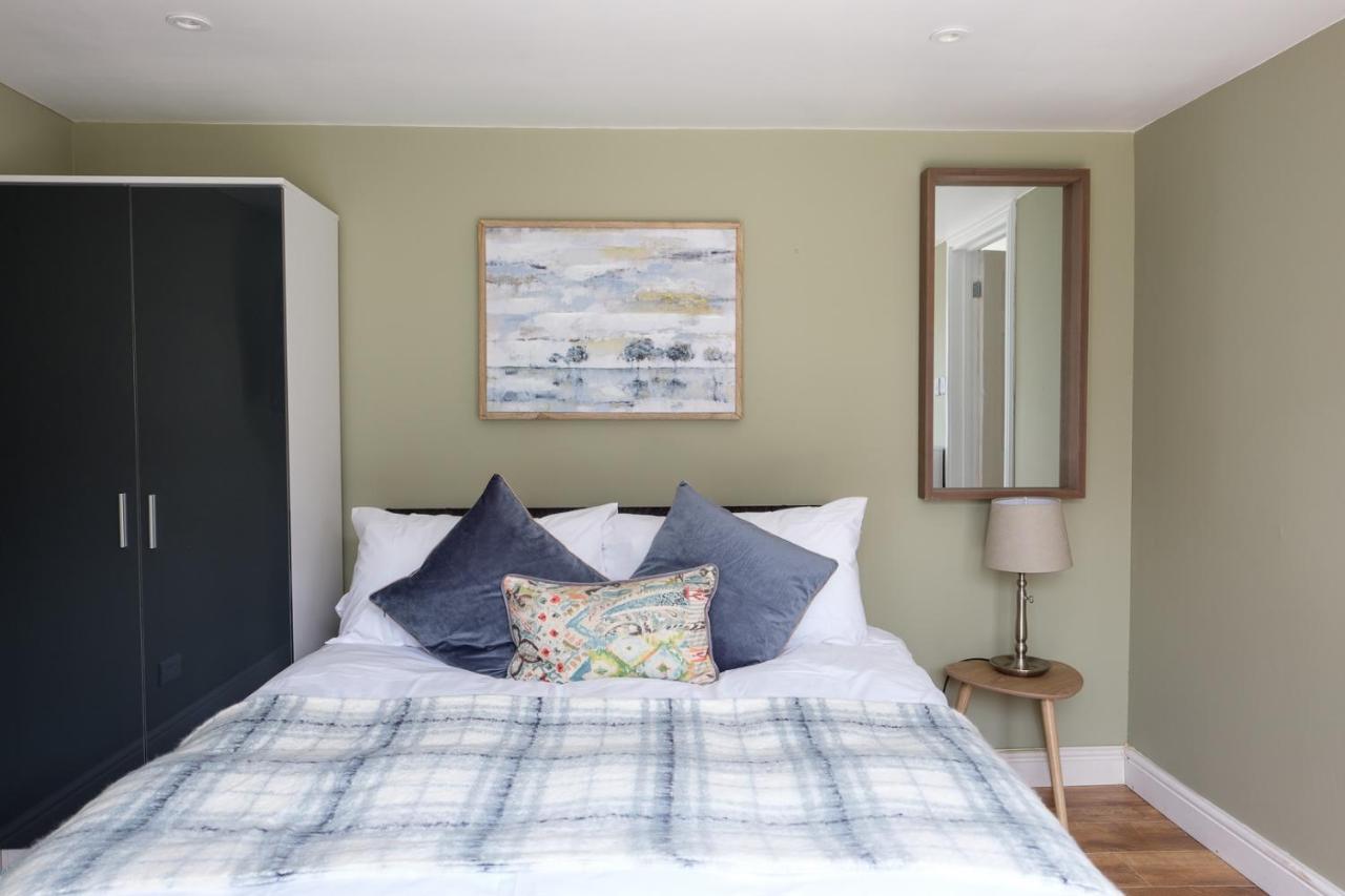 Dickens Suite- Cozy Suite 15Min Close To Gatwick Crawley  Dış mekan fotoğraf